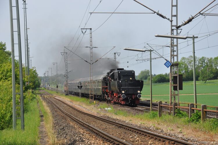 Sonderzug_mit_52_7409_der_DGEG_am_10.05.26_in_Schweinfurt__Rainer_Kolbe__01.JPG